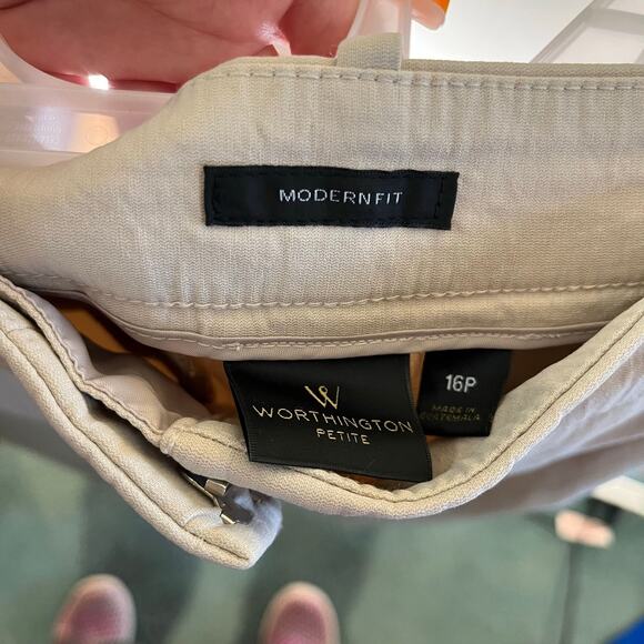 Worthington Petite Women's Khaki Capris Stretch Slacks 16P - Picture 3 of 4